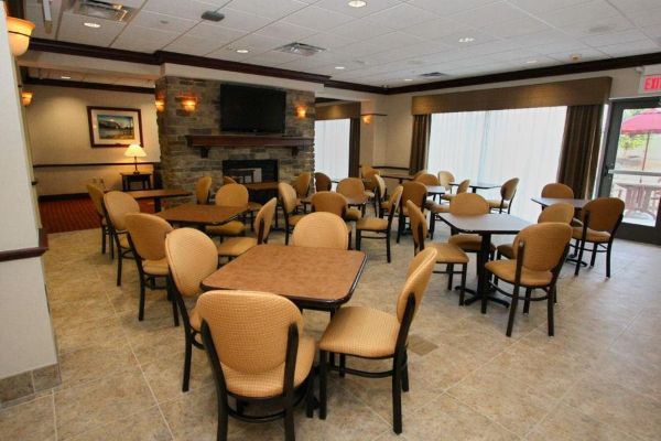 Holiday Inn Express & Suites CLEAR SPRING (Ashton)